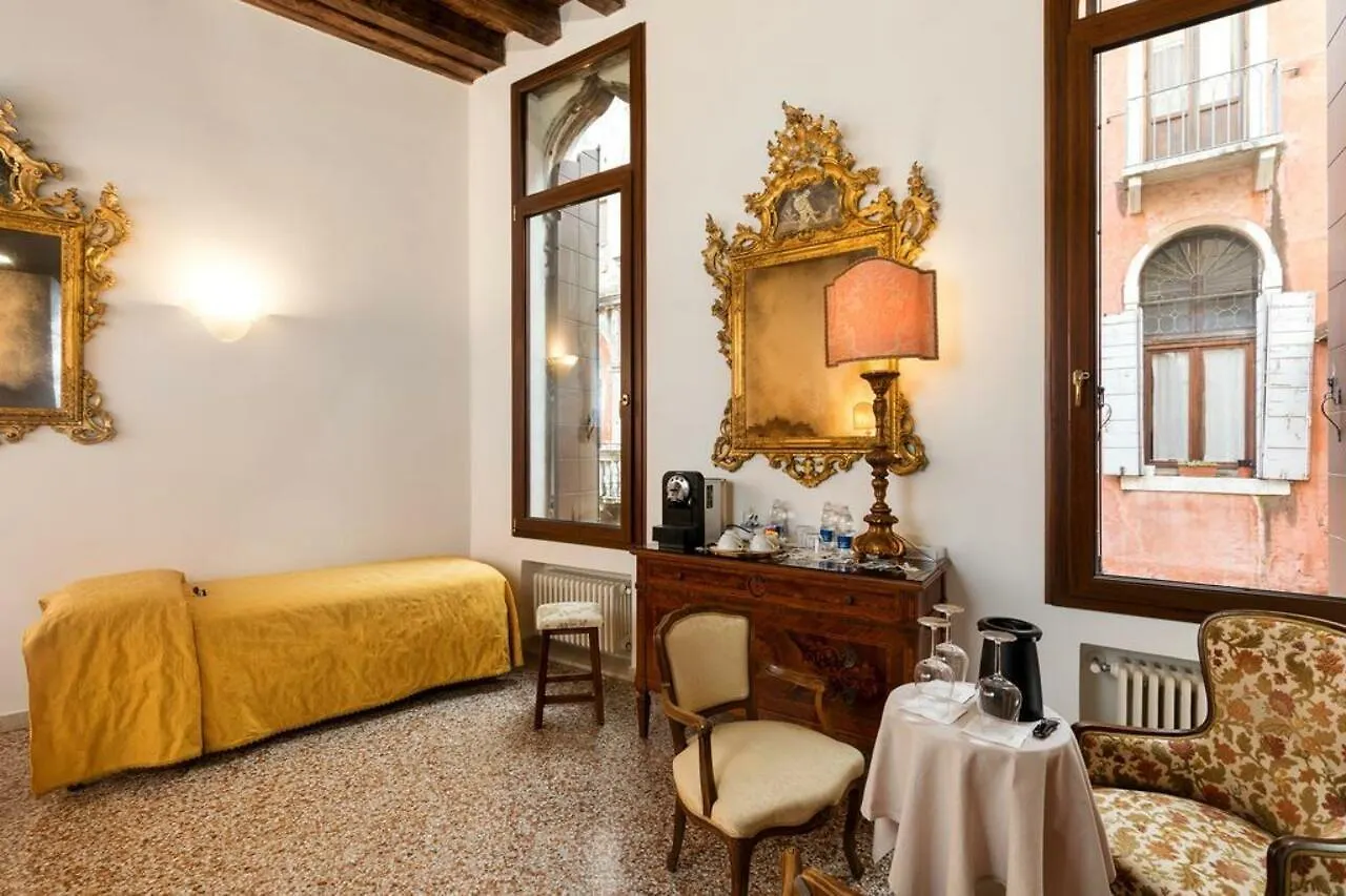 Luxury Venetian Rooms Italy