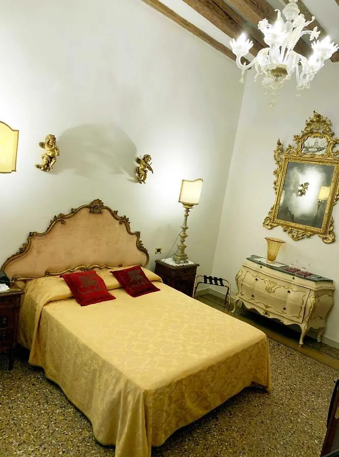 Luxury Venetian Rooms Guest house